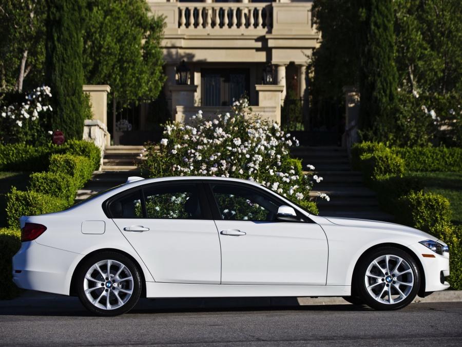  BMW 320i Sedan 2013 года  (US) (фото 10 из 16)